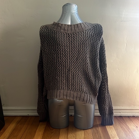 LIKE NEW Express womens cropped cable knit sweater. Brown - size large - Picture 3 of 3